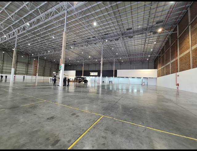 3,951M² WAREHOUSE TO LET IN HALFWAY GARDENS